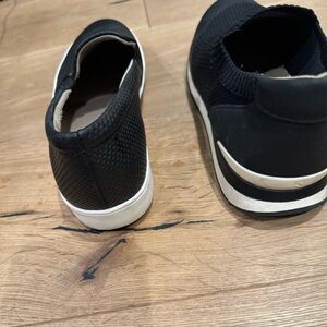 Naturalized, mismatched pair 8M. Black and White Sneakers